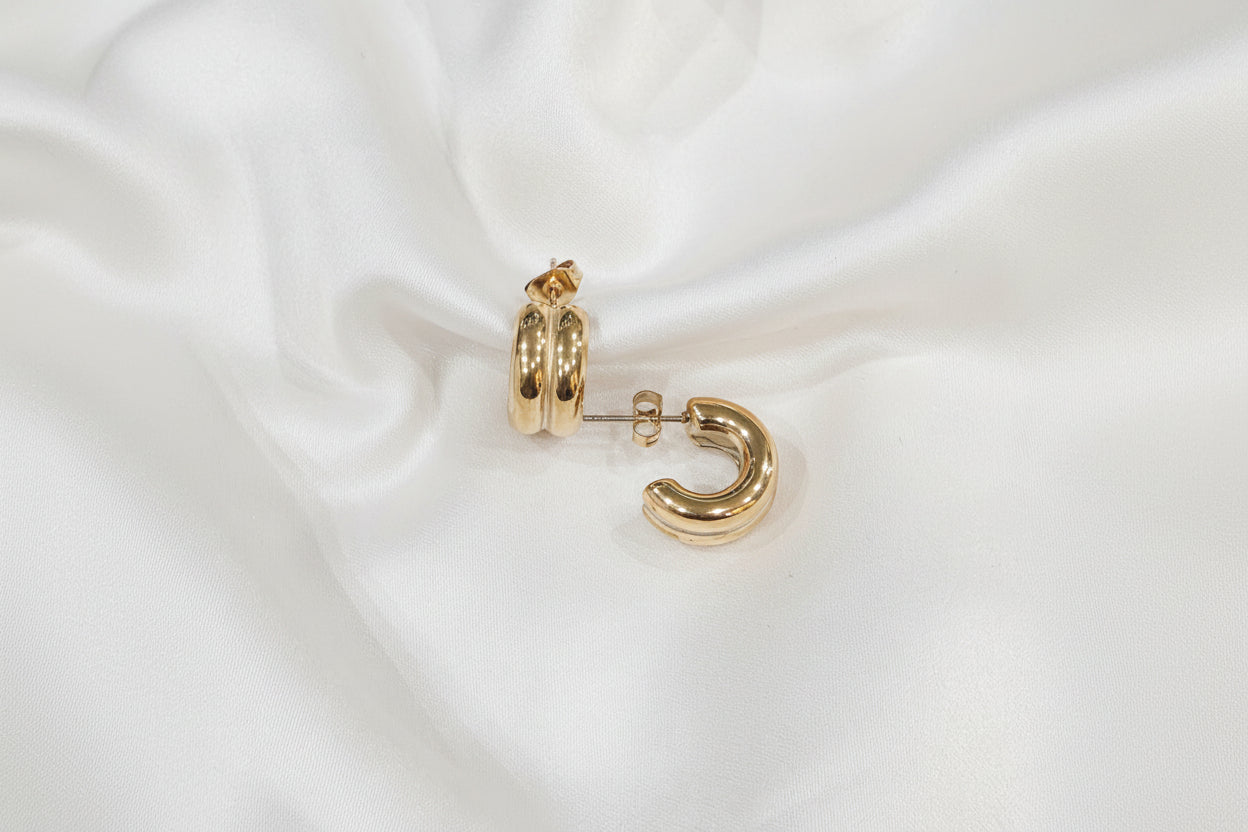 Paloma Huggie Hoops